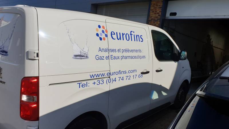 Conception et pose d'adhésif pour flocage de véhicule à Lyon en région Rhône Alpes