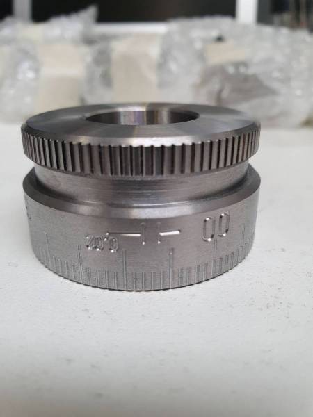 Gravure mécanique en creux sur pièce cylindrique
