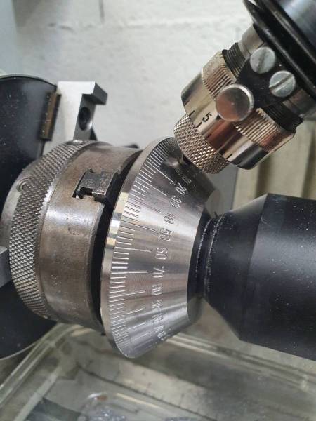 Gravure mécanique en creux sur vernier cylindrique