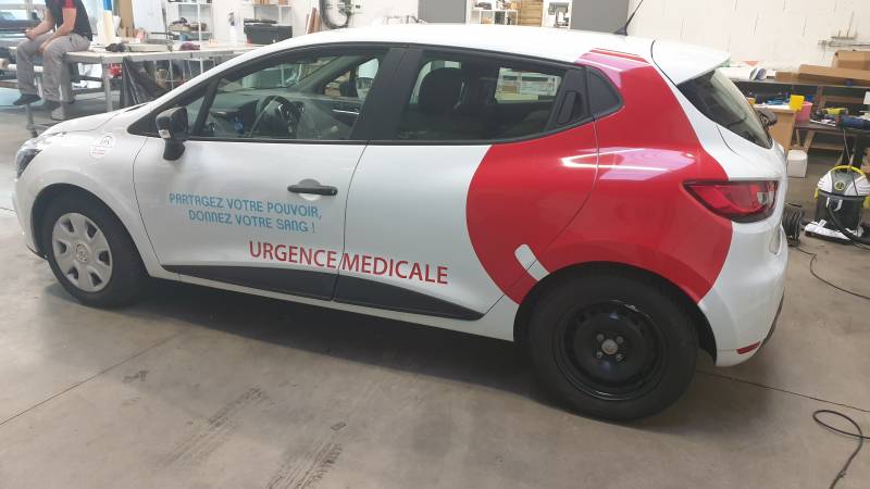 Conception et pose d'adhésif pour flocage de véhicule à Lyon en région Rhône Alpes