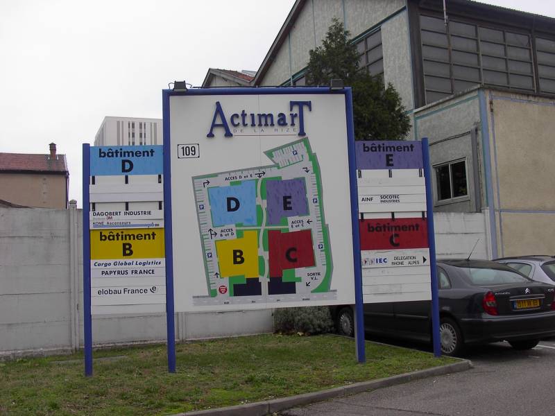 Signalétique intérieure et extérieure pour professionnel à Vénissieux en région Lyonnaise