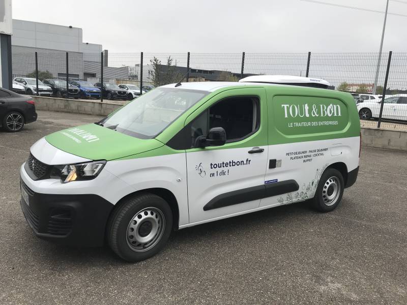 Semi covering sur véhicule utilitaire à Lyon