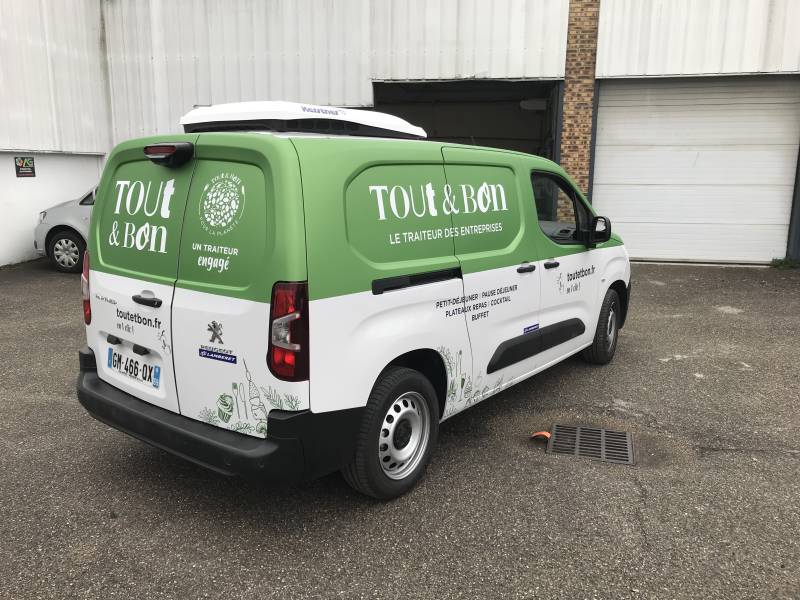 Semi covering sur véhicule utilitaire à Lyon