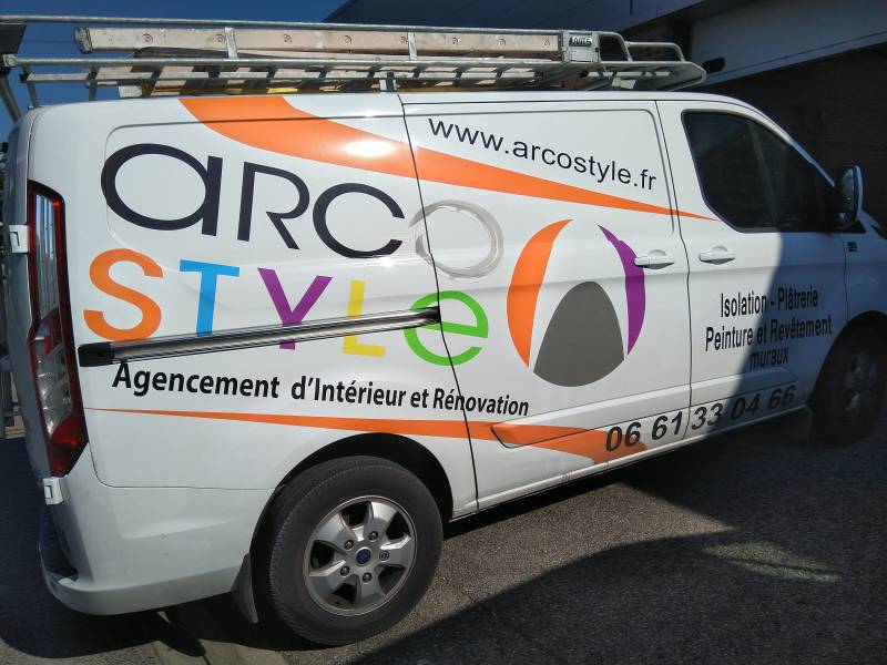 Conception et pose d'adhésif pour flocage de véhicule à Lyon en région Rhône Alpes