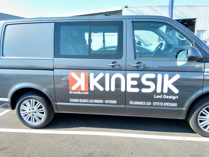 Conception et pose d'adhésif pour flocage de véhicule à Lyon en région Rhône Alpes