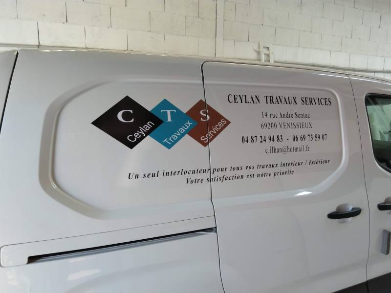 Conception et pose d'adhésif pour flocage de véhicule à Lyon en région Rhône Alpes