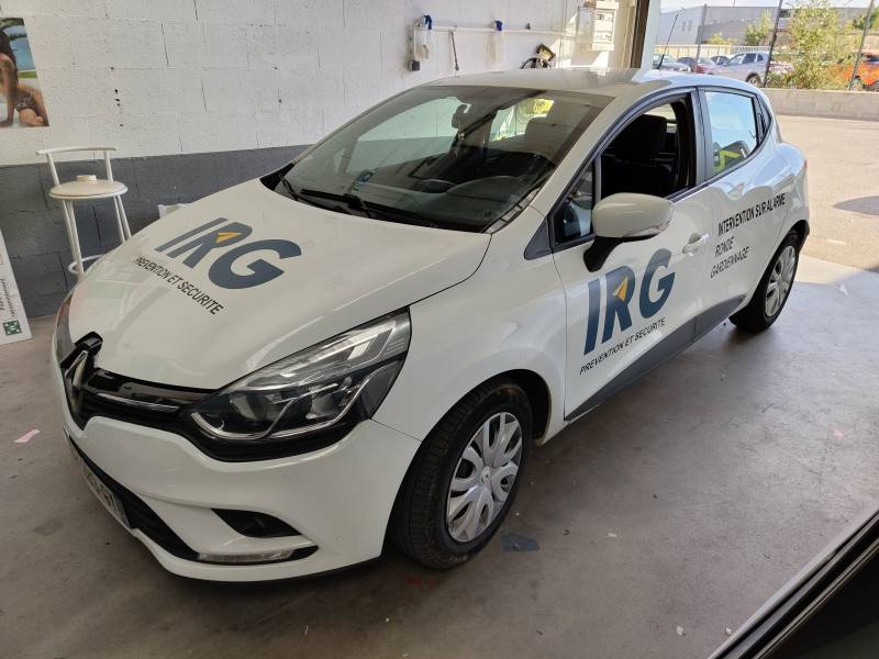 Conception et pose d'adhésif pour flocage de véhicule à Lyon en région Rhône Alpes