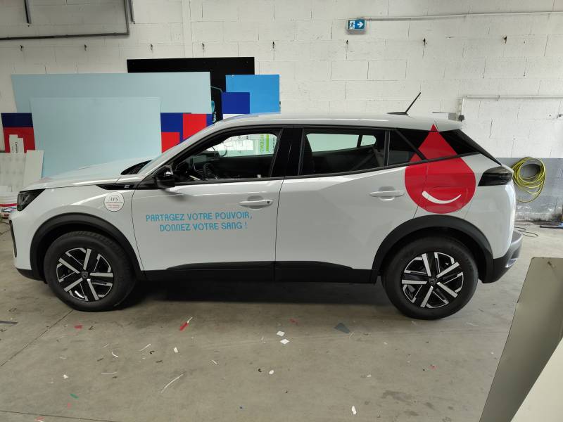 Conception et pose d'adhésif pour flocage de véhicule à Lyon en région Rhône Alpes