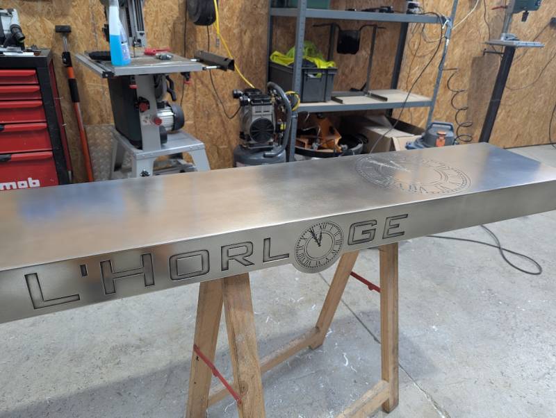 Gravure mécanique dans de l'étain